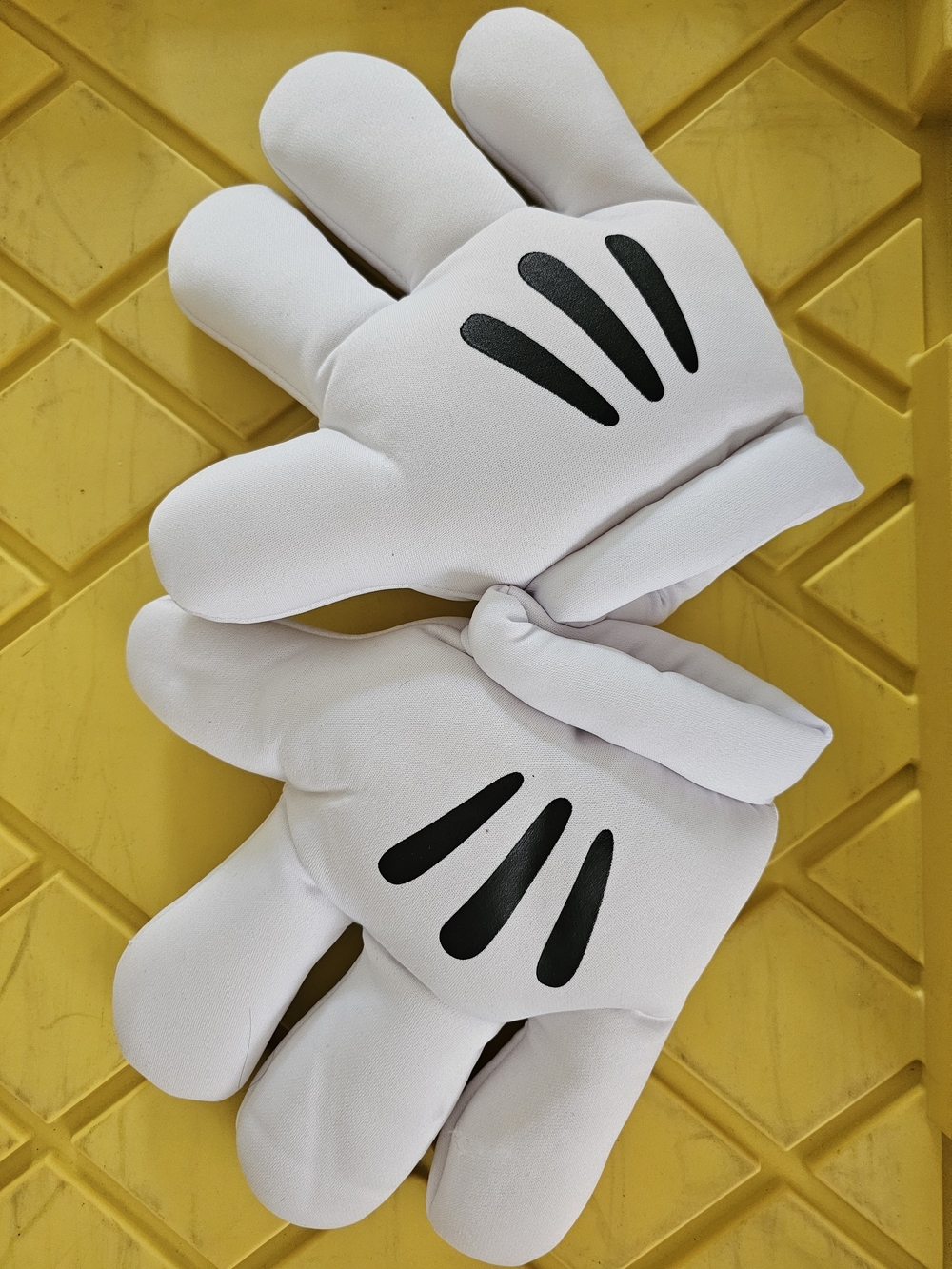 Disney Mickey Mouse Adult Gloves